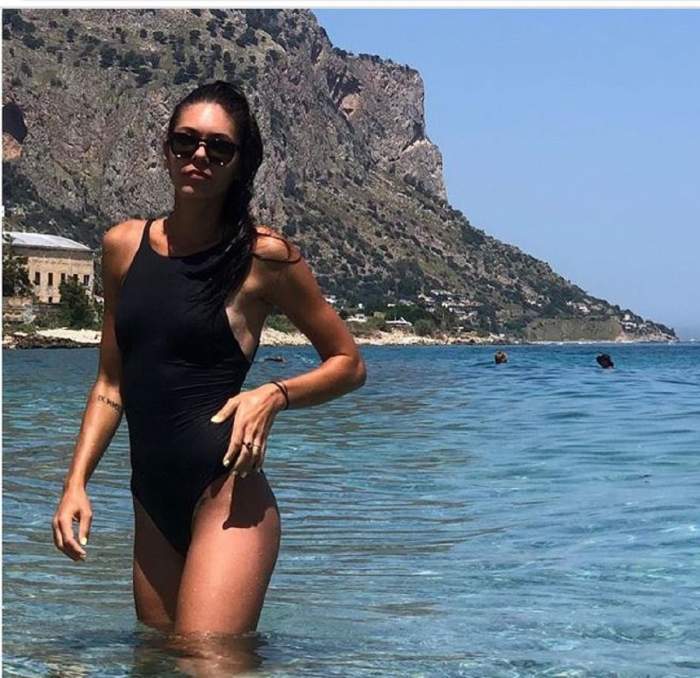 Andreea Mitu face furori într-un costum de baie de senzație! Imagini cu jucătoarea de tenis pe plajele din Sicilia / FOTO