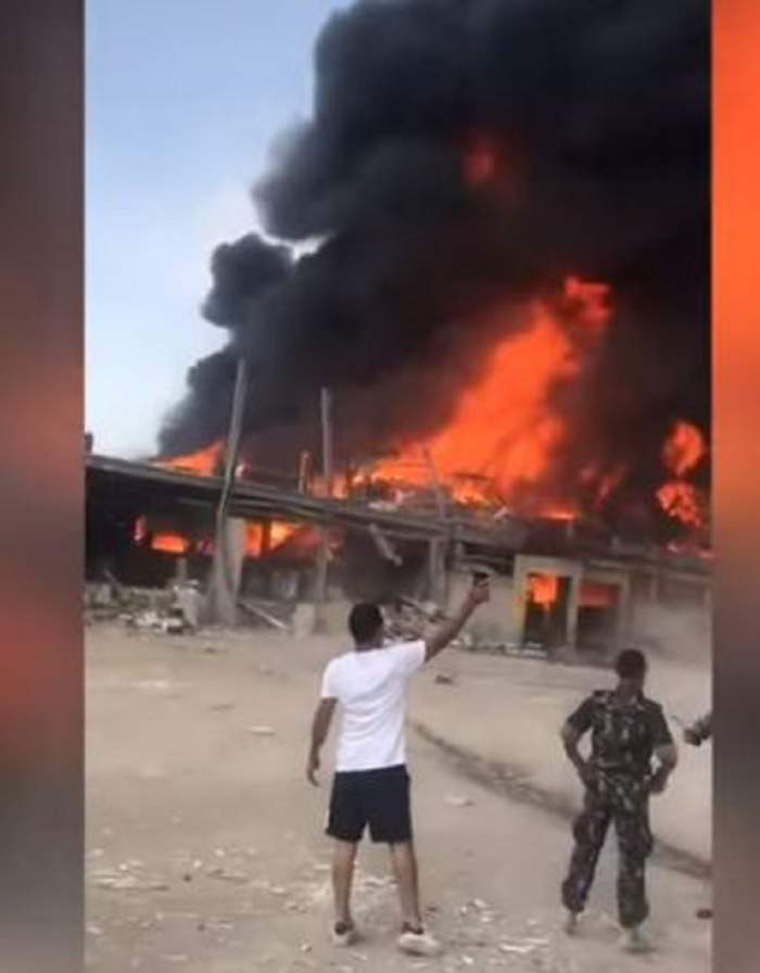 Imagini cu incendiul extins din Portul Beirut