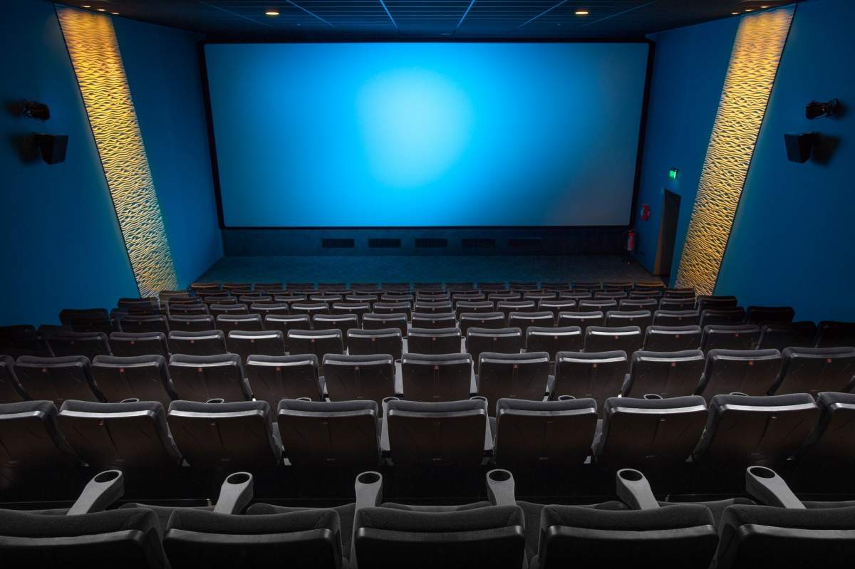 O sală de cinema fără persoane!