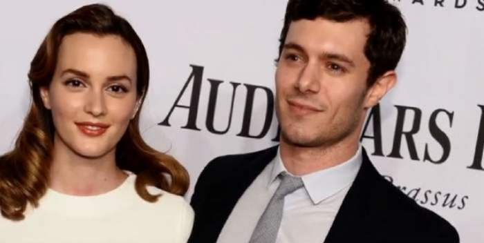 Leighton Meester și Adam Brody sunt la un eveniment cu covorul roșu