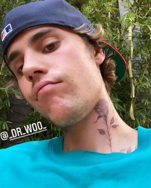Justin Bieber, criticat de fani după ultimul tatuaj pe care și l-a făcut. În ce zonă s-a desenat permanent cântărețul: „Oprește-te, te rog!” / FOTO