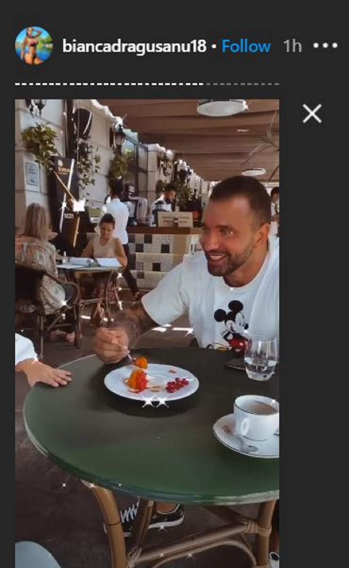 Bianca Drăgușanu a postat pe InstStory când Alex Bodi îi dădea de mâncare fiicei ei