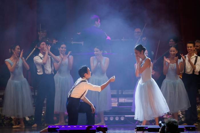 Moment emoționant pe scena Festivalului de Operă de la Sibiu. Un balerin și-a cerut iubita în căsătorie, în fața tuturor / FOTO