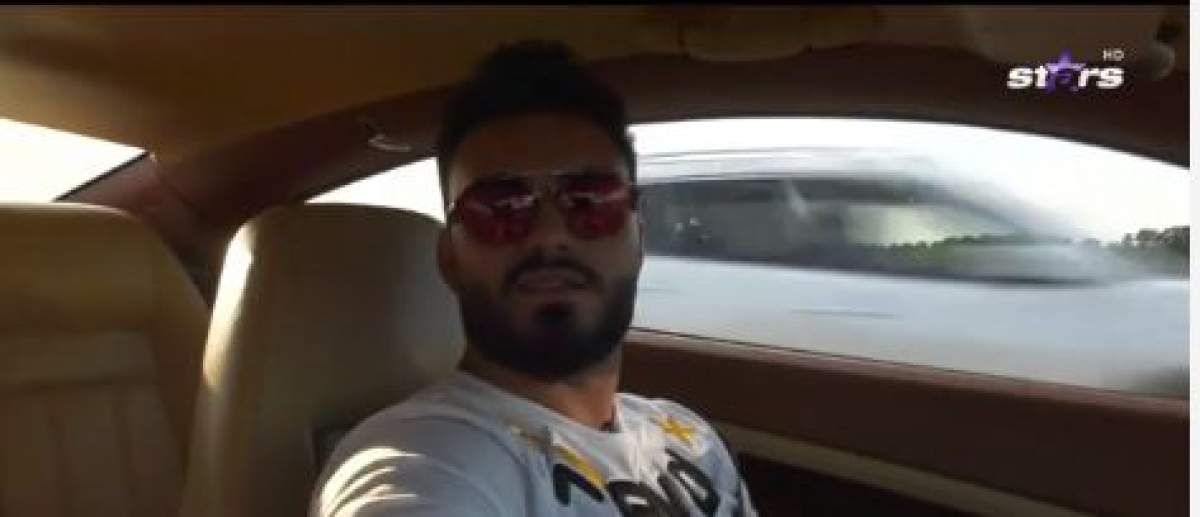 Jador se află în mașină, în drum spre casa părintească, în cadrul emisiunii ”Jador adevărat”