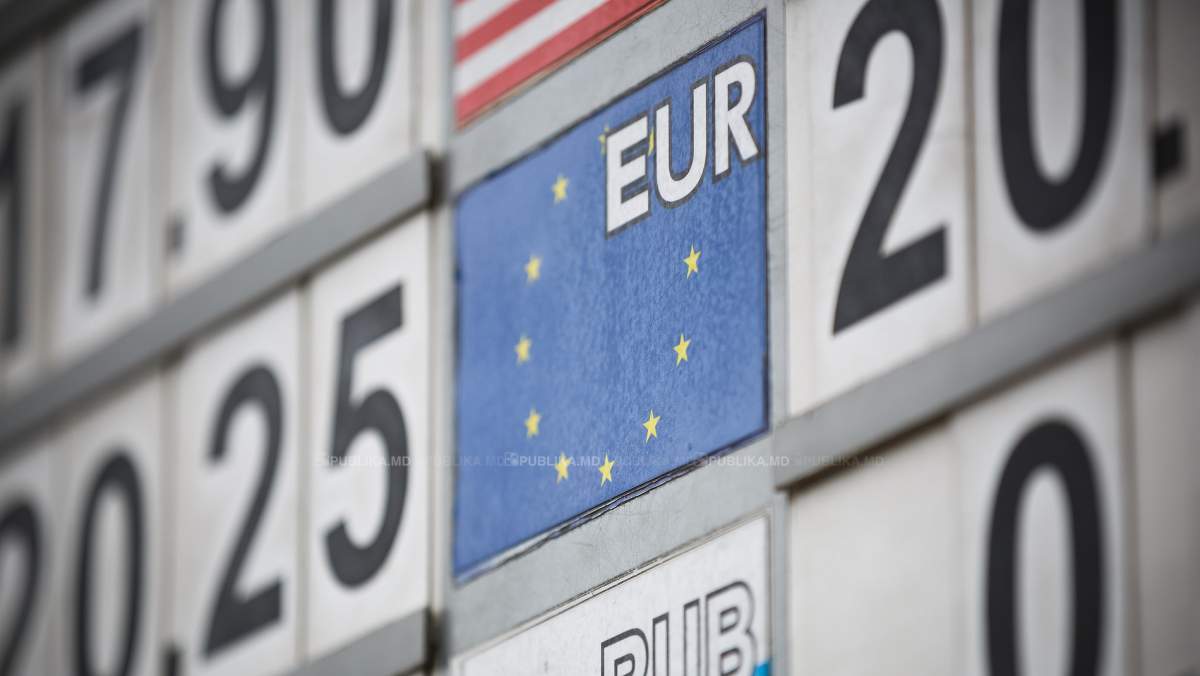 Tabelă a cursului valutar concentrată pe simbolul pentru euro