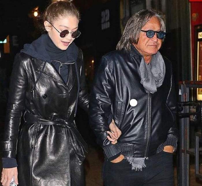 Gigi Hadid și tatăl ei poartă amandoi haine de piele și elarfe închise la culoare
