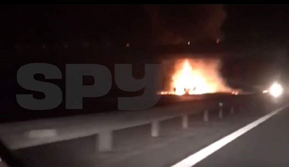 Imagini dintr-o masina, în timp ce filmează camionul cuprins de flăcări