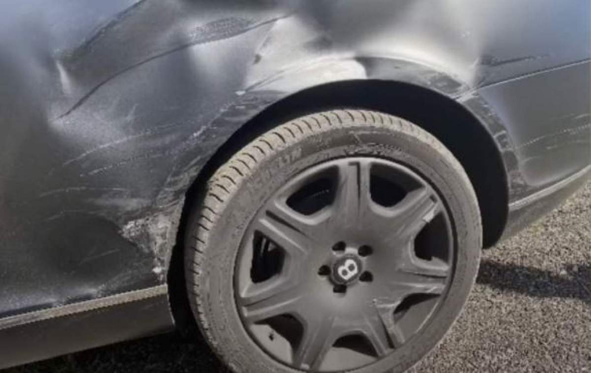 Aripa dreapta a masinii lui Jador a fost distrusa