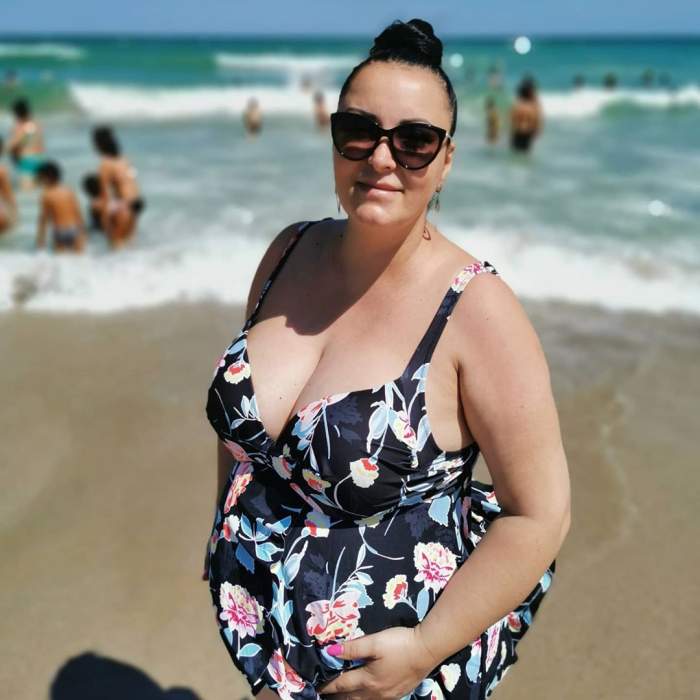 Interperta de muzică populară, mămică pentru a treia oară.