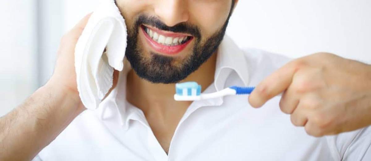 A înghițit periuța în timp ce se spăla pe dinți! Cazul unui bărbat care i-a uimit pe medicii chirurgi