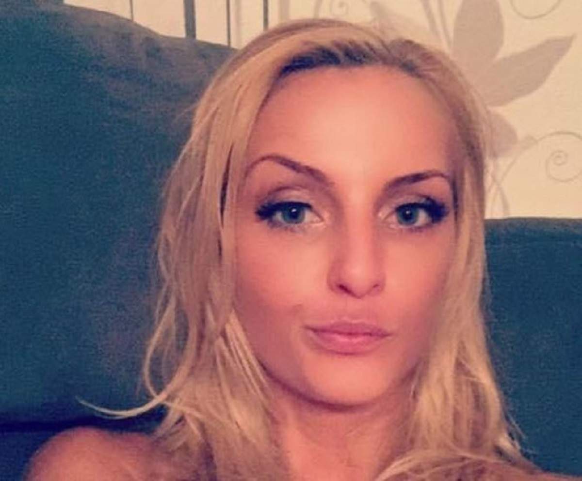 Elena Hueanu într-un selfie. Are părul desprins, lăsat pe spate