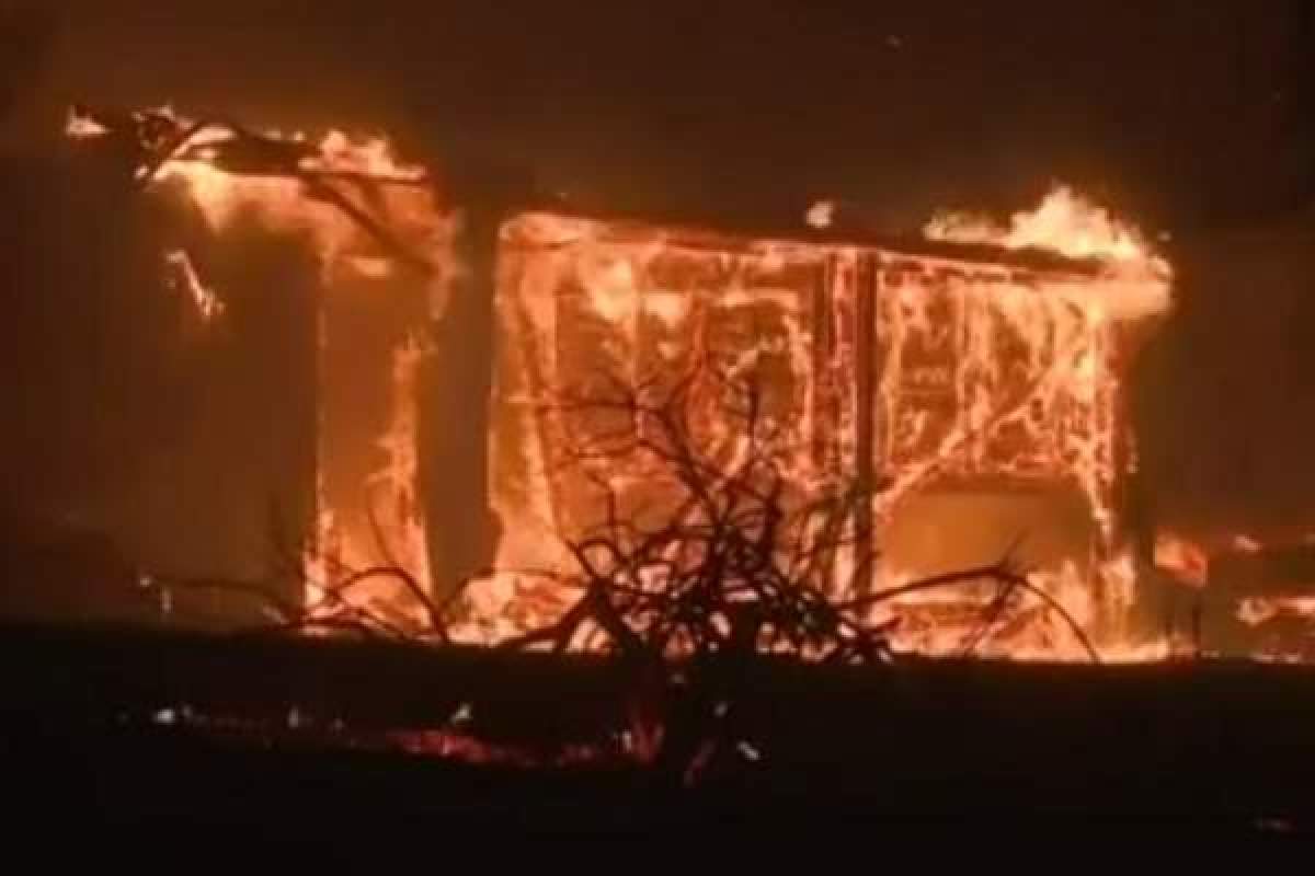 Un bărbat din Vaslui și-a incendiat casele! Motivul halucinant pentru care a recurs la acest gest