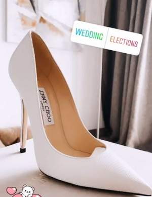 Bat clopote de nuntă! Denisa Hodișan le-a arătat fanilor care ar putea fi pantofii aleși pentru ziua cea mare / FOTO