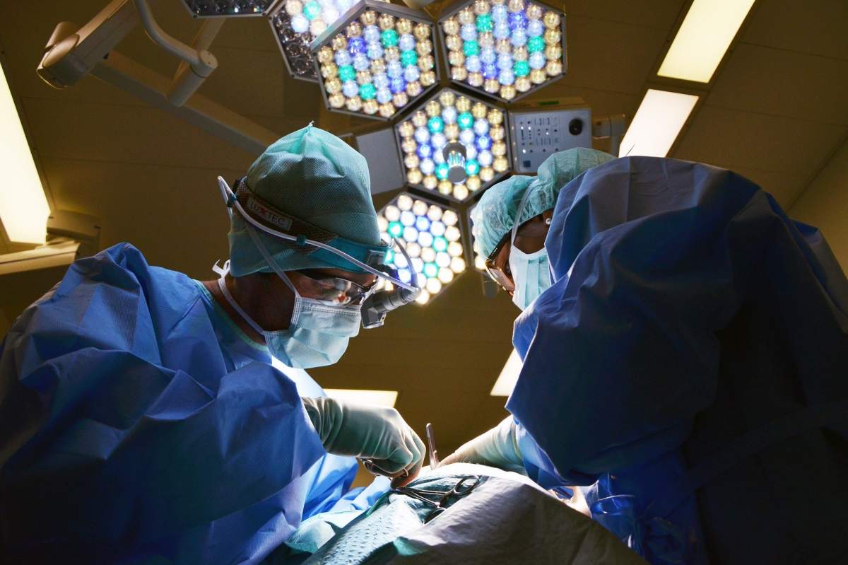 Medici acuzați că ar fi uitat un pansament ăn operația unei gravide
