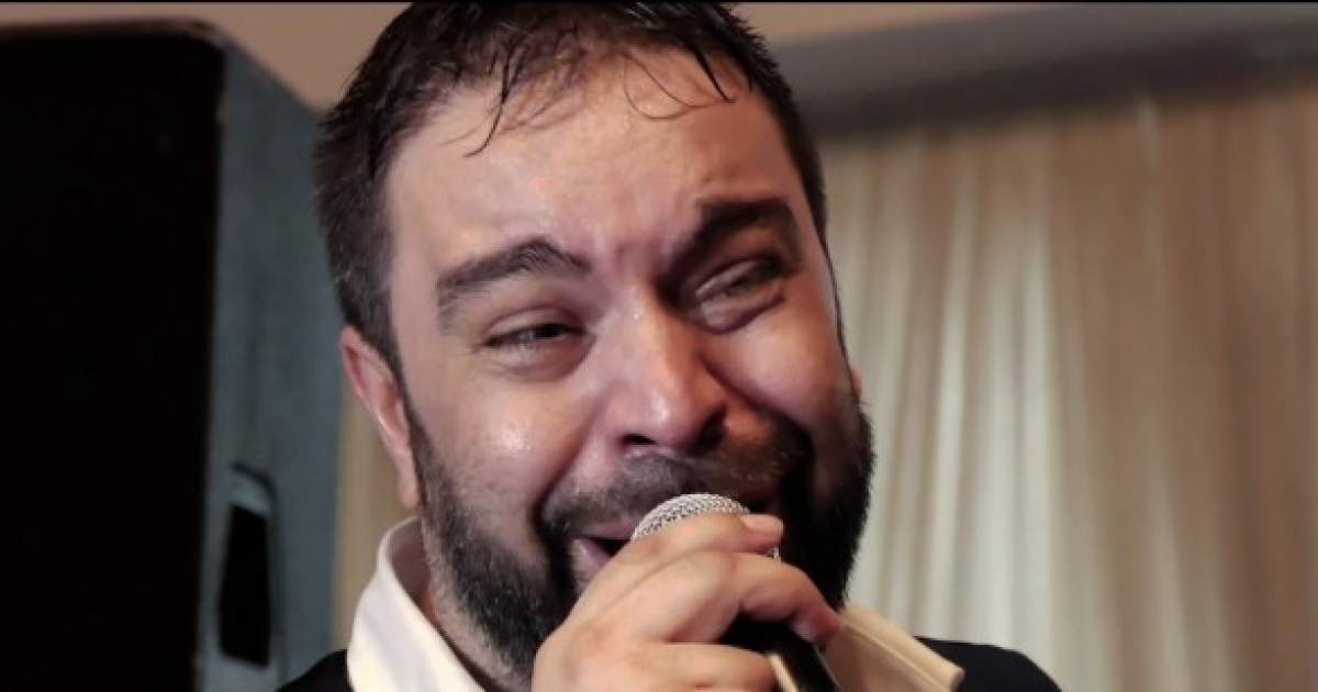 Florin Salam cântă și plânge la o petrecere
