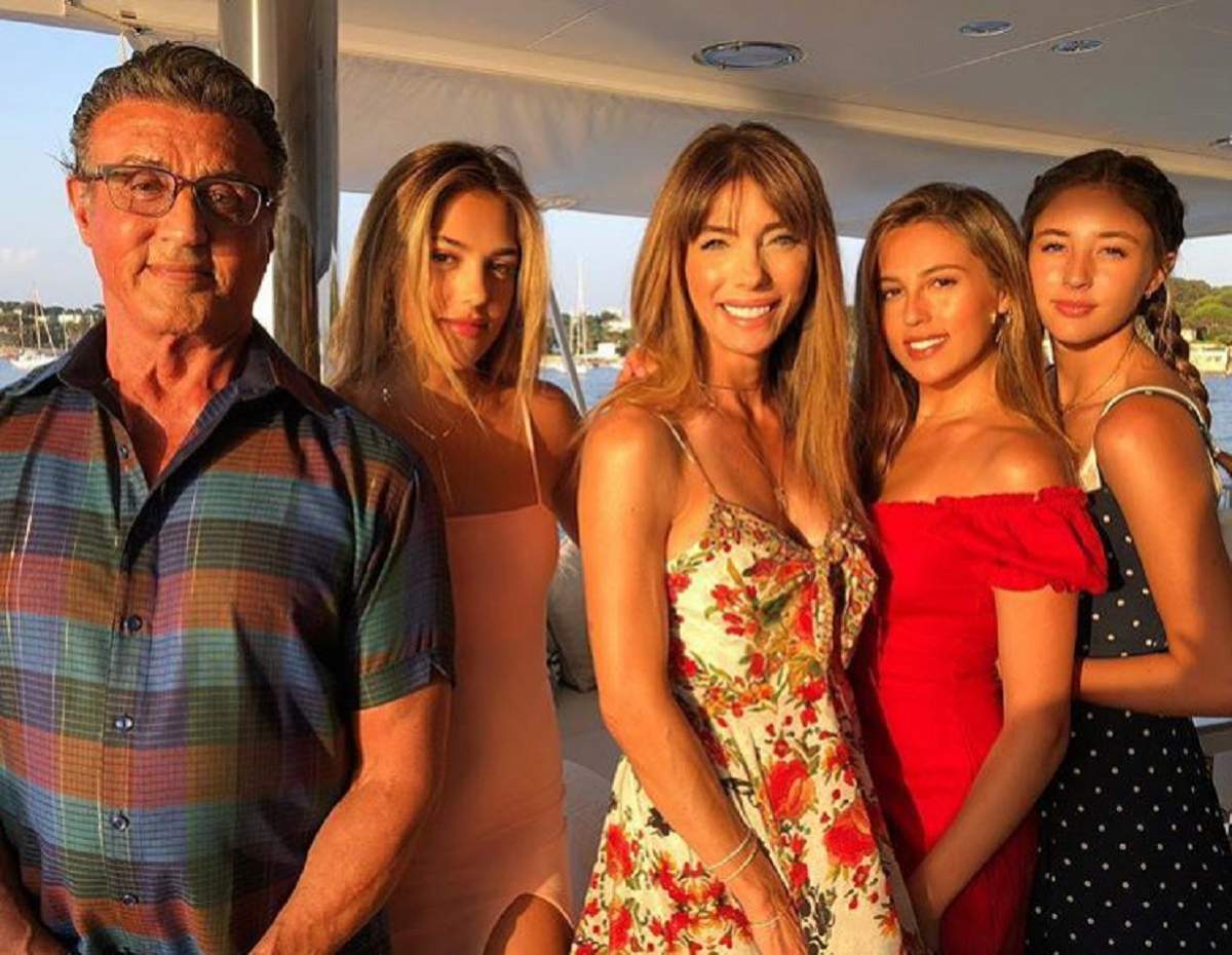 Sylvester Stallone este în vacanta alaturi de sotia si cele 3 fiice ale lor