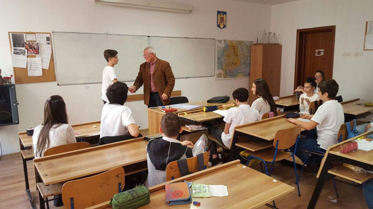 Clasă de elevi din România