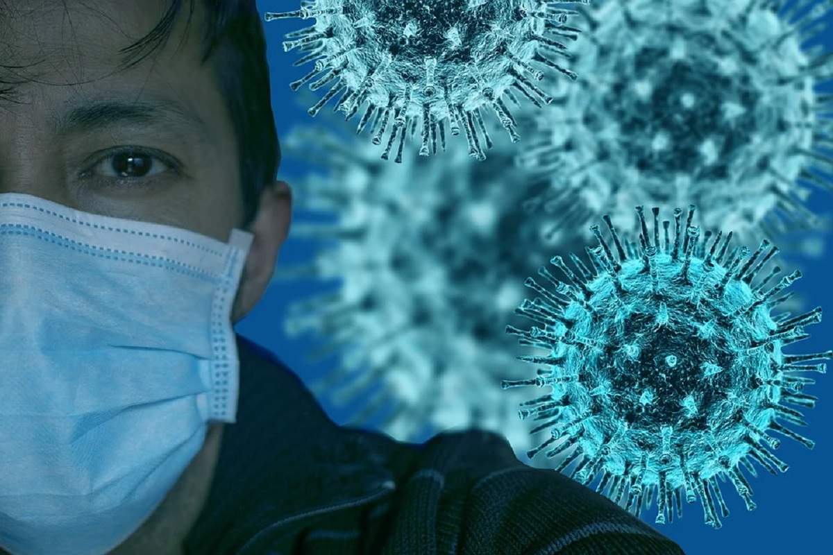 Bărbat cu mască cu virus în fundal