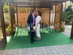 Ce ținute de excepție au ales Bogdan Ionescu și Sheila pentru ziua nunții lor. Cei doi miri au strălucit în fața ofițerului stării civile / FOTO