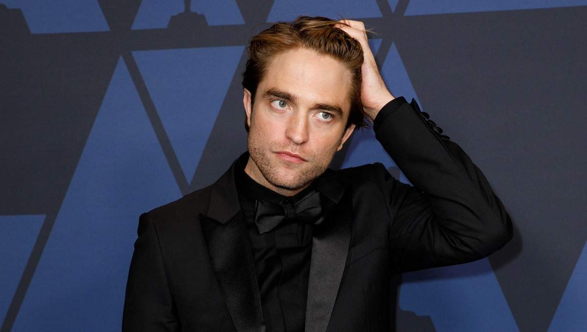 Robert Pattinson, în costum negru, la Premiile Anuale ale Guvernatorilor, 27 octombrie 2019