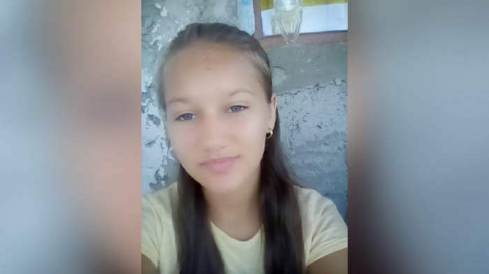 Ecaterina-Ioana, o minoră de 13 ani din Botoșani, a dispărut de acasă, fără urmă. Fata are părul lung și ochi verzi.