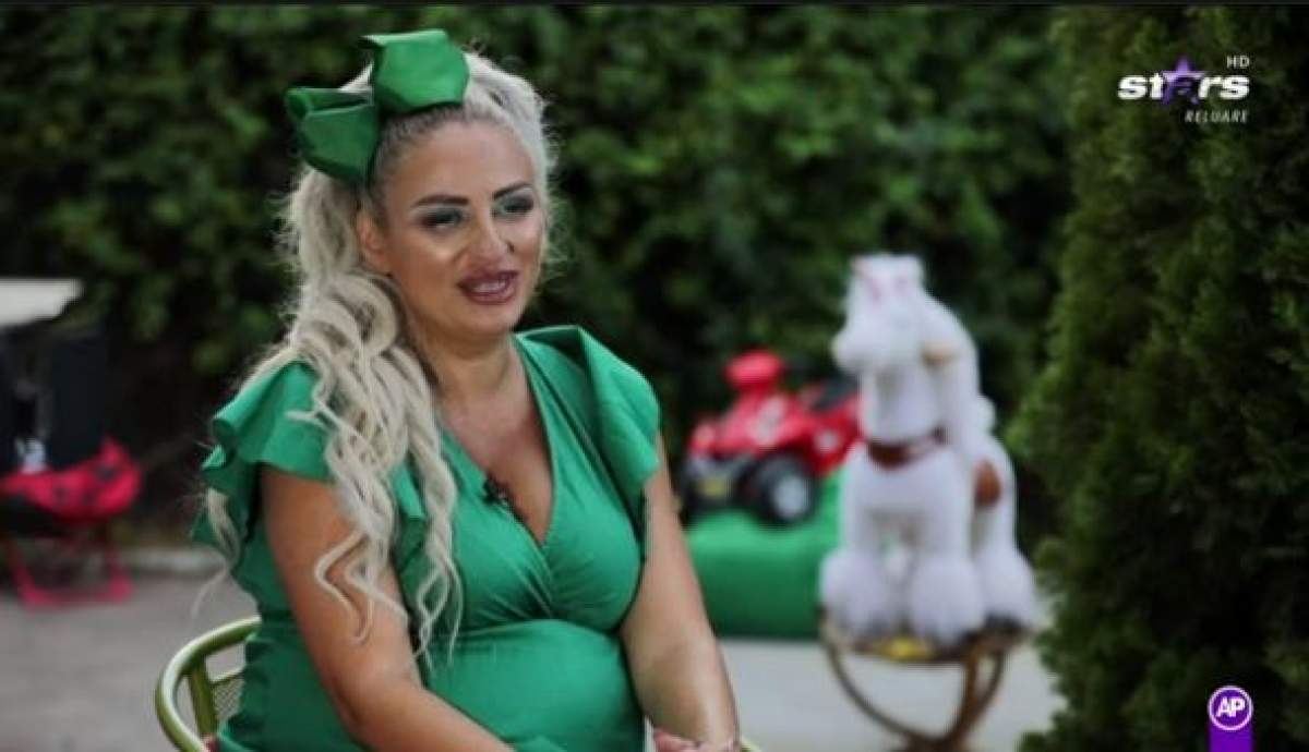 Sânziana Buruiană poartă o rochie verde și este extrem de aranjată pentru emisiunea de la Antena Stars
