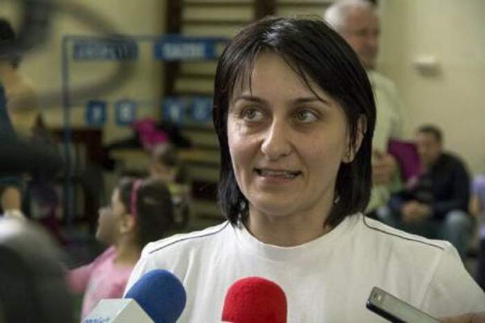 Gina Gogean, în ipostaza de antrenoare, oferă un interviu