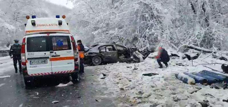 Accidet teribil în județul Argeș! Trei persoane au murit, iar o alta se află în stare foarte gravă / FOTO