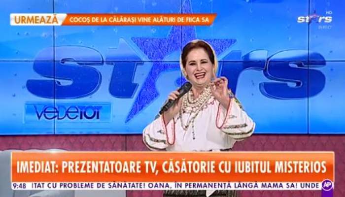 Margareta Clipa cântă la Antena Stars, în costum popular