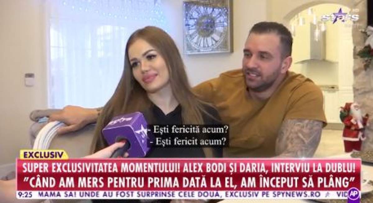 Alex Bodi și Daria Radionova, îmbrățișați, ținându-se de mână, zâmbitori, la Antena Stars