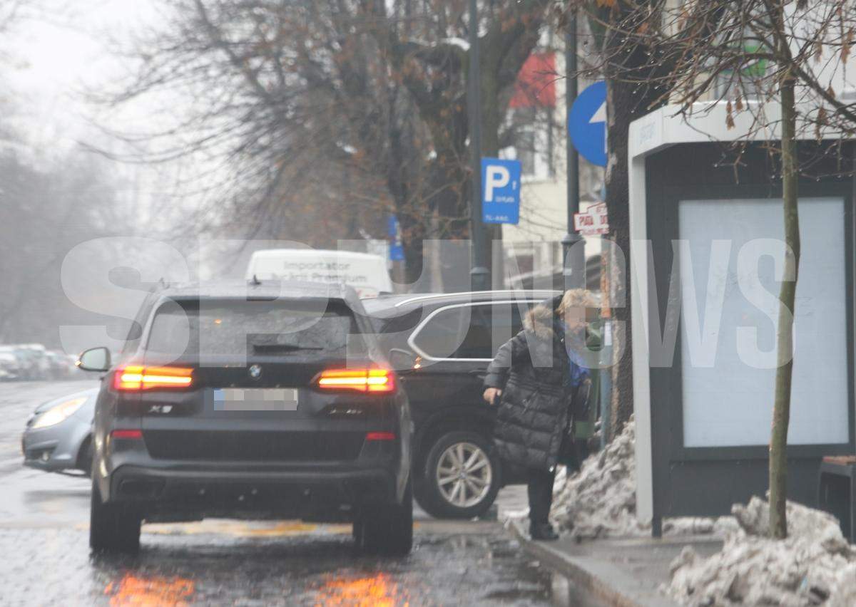 sotia lui marius copil a parcat in statia de autobuz pentru a-si ajuta mama