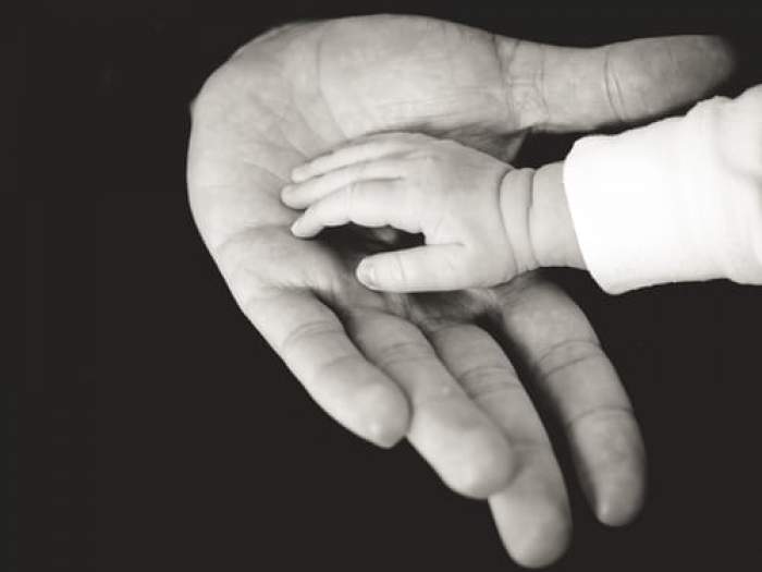 Bebelușul unui cuplu din Slatina a murit la 2 zile de la naștere. Tatăl face acuzații grave