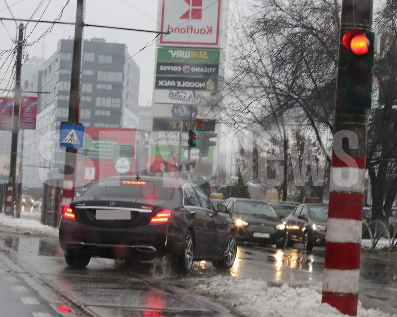 În timp ce Syda s-a făcut „bărbat de casă”, tatăl lui se comportă ca un „rebel”! Cum a încălcat legea Bebe Ionescu în plină stradă! / PAPARAZZI