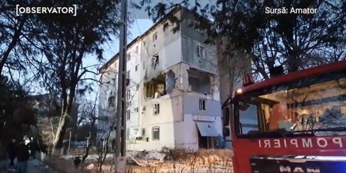 Explozie devastatoare, urmată de incendiu, într-un bloc din Găești! O persoană a fost rănită, iar alte zeci au fost evacuate de urgență / VIDEO