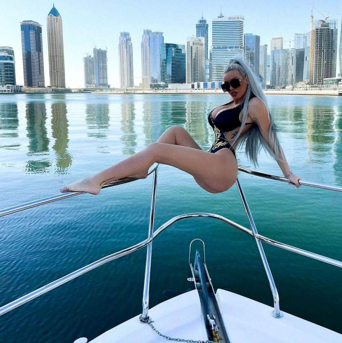 Loredana Chivu în costum de baie, în Dubai.