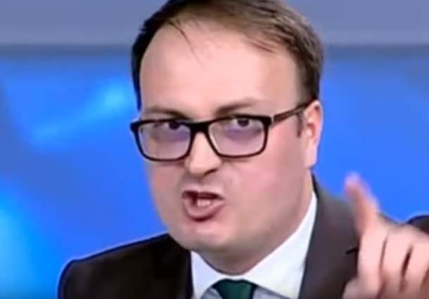 Alexandru Cumpănașu, implicat într-un nou scandal / „Profu' online”, la tribunalul „offline”