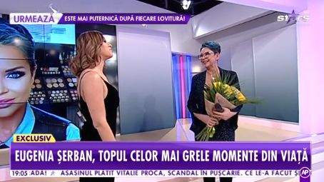 ugenia Șerban, îmbrăcată în negru la Showbiz Report, cu flori în brațe