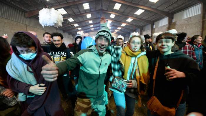 Petrecere clandestină cu 2.500 de participanți, de Revelion. Cum a fost organizat dezmățul / FOTO