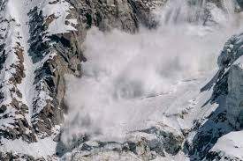 Alertă ANM. Risc ridicat de avalanșe în mai multe masive din țară