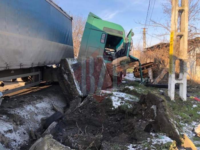 Accident soldat cu trei morți, cauzat de o șoferiță grăbită, în Iași! Tânăra de 18 ani își va avea pe conștiință rudele decedate / FOTO