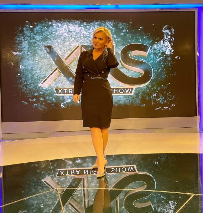 Paula Chirilă în platoul emisiunii ”Xtra Night Show”.