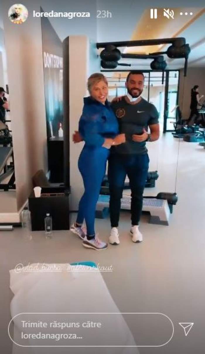 Loredana Groza alături de antrenorul său în sala de fitness.