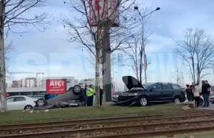 Accident dramtic în Capitală! O mașină a fost răsturnată pe asfalt! / VIDEO