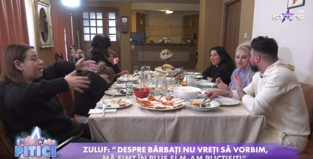 Vedetele de la Mămici de pitici, cu lipici, iau masa, gesticulează și discută