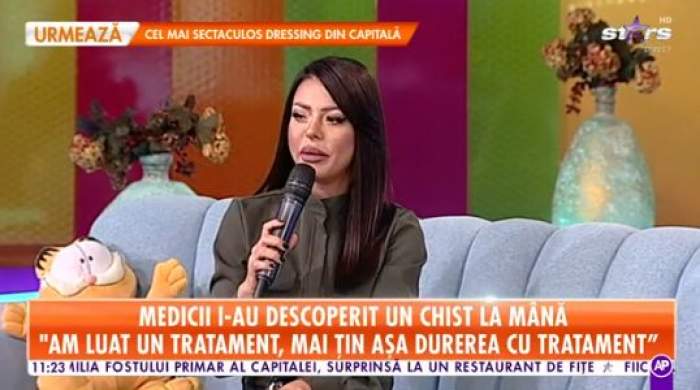 Ana Mocanu la Antena Stars, vorbind la microfon