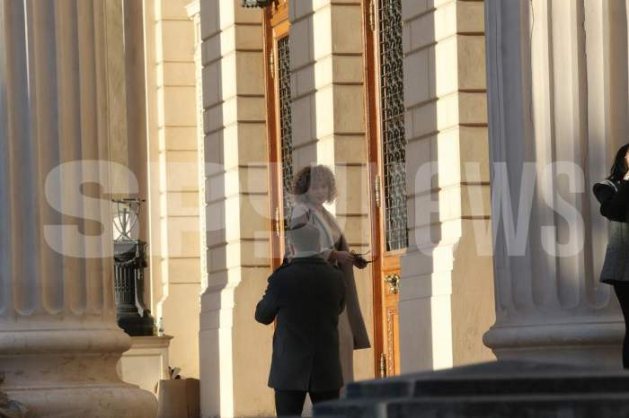 sotul alexiei talavutis ii face poze la ateneu