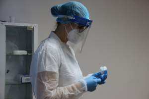 Au apărut trei cazuri noi de infectare cu noua tulpină de coronavirus! Cum a evoluat răspândirea noii tulpini în România