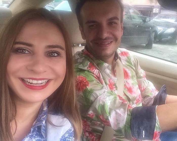 Adina Buzatu și Răzvan Ciobanu, selfie în mașină, în ținute foarte colorate