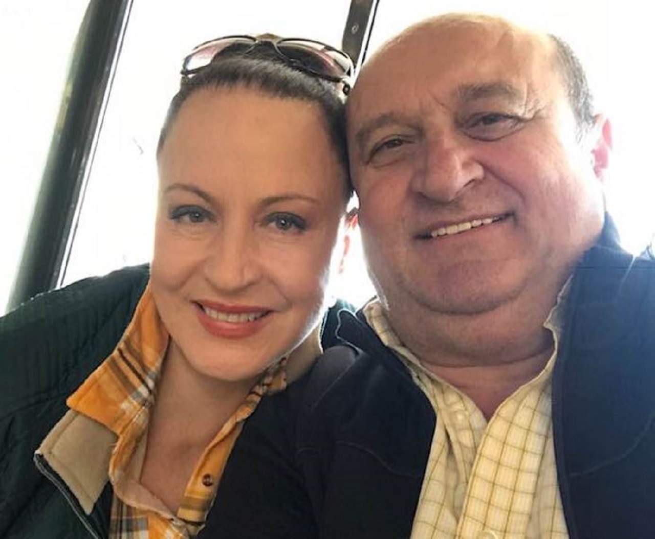 Maria Dragomieroiu și soțul și-au făcut un selfie împreună, zâmbitori, îmbrăcați în ținute negre