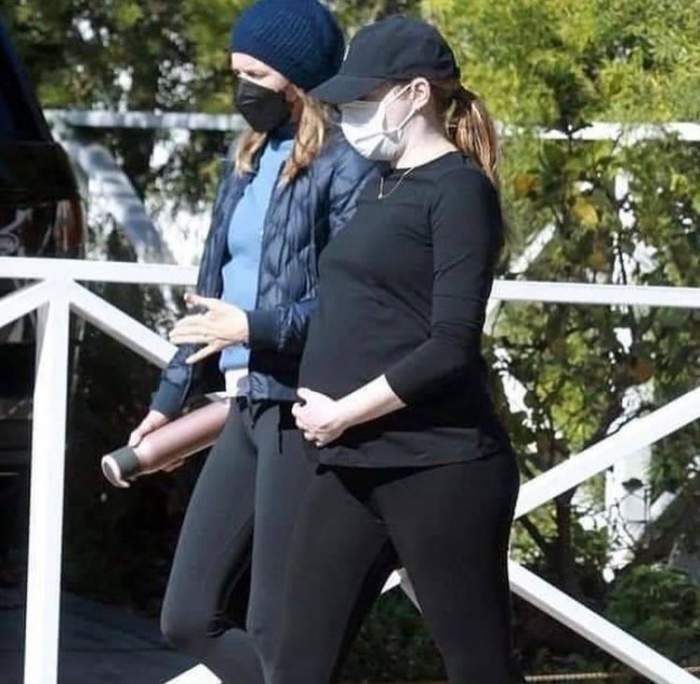 Emma Stone este însărcinată! Primele imagini cu burtica de gravidă a actriței / FOTO